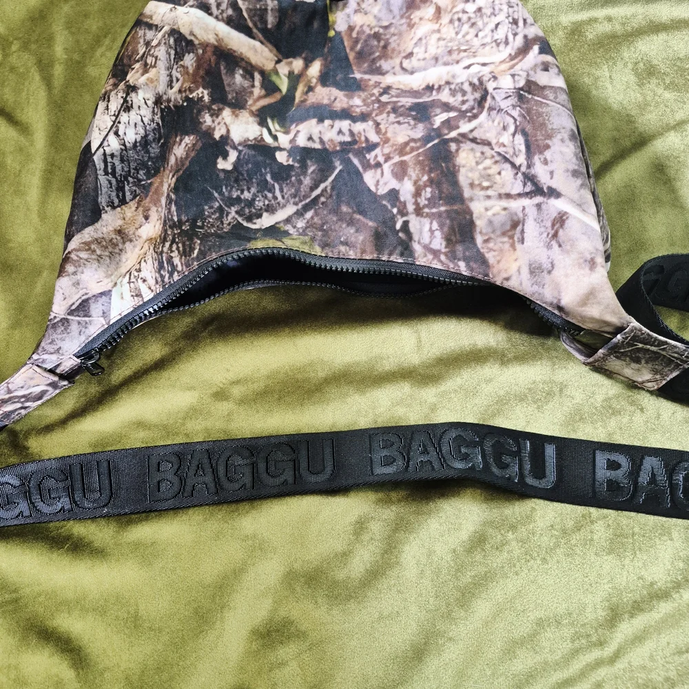 BAGGU Photo Forest Medium Crescent Crossbody Bag - Picture 3 of 9
